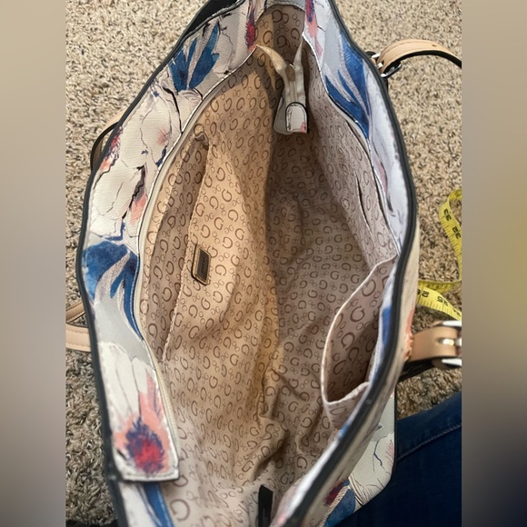 Guess tote - Picture 5 of 9